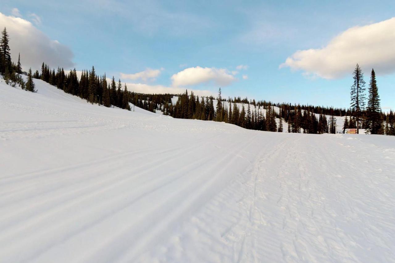 Вилла Snowbirds Big White Ski Resort Экстерьер фото